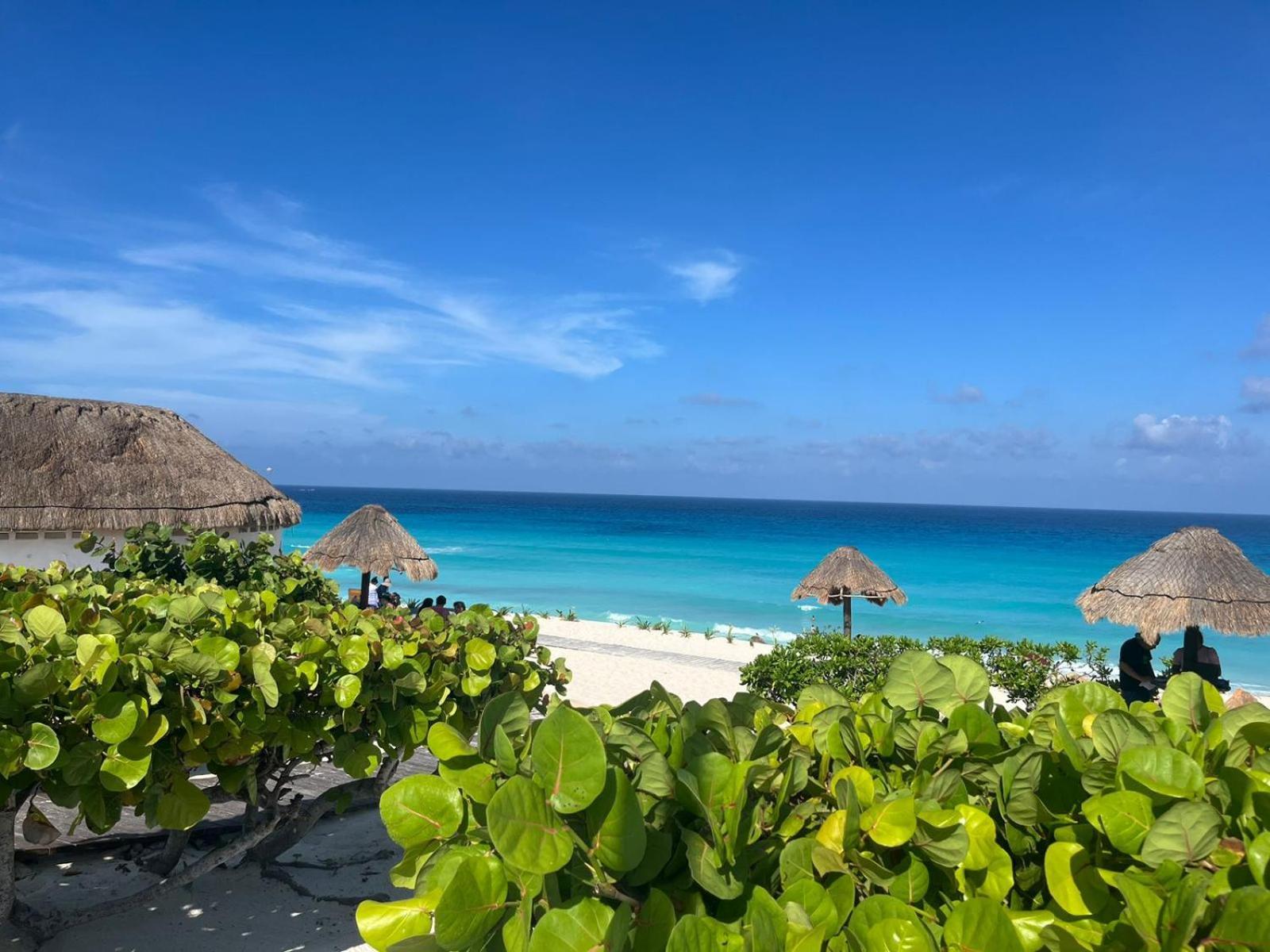 Astoria Gated Condos Cancun Luaran gambar